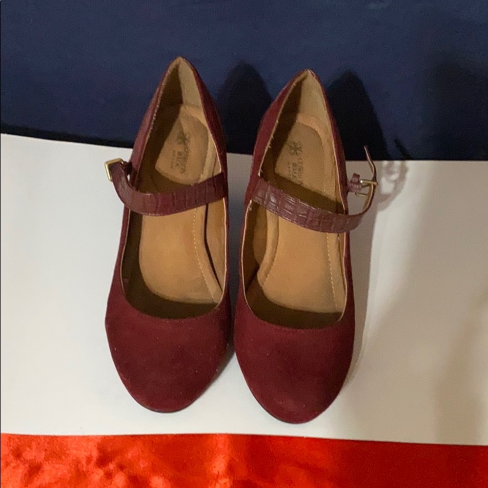 Wine Velvet Alligator Heel Shoe Size (8) Wide
